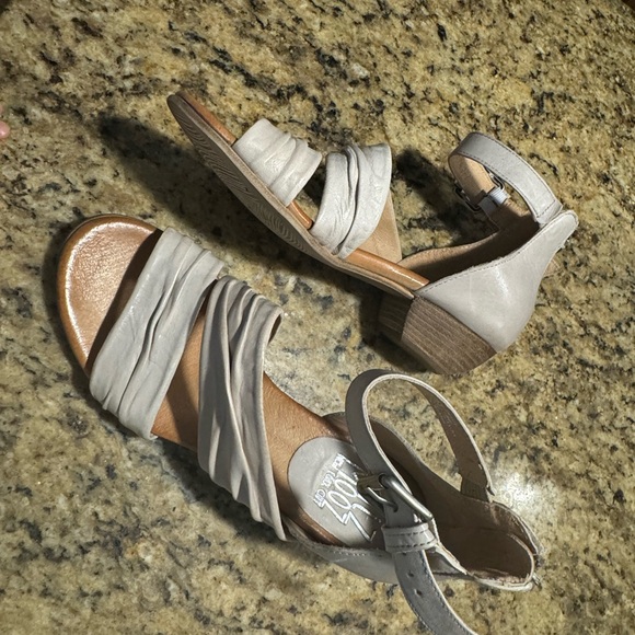 Miz Mooz Short Wedge Heels 38 - Picture 7 of 8